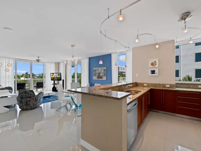 2-bedroom condo for rent in Fort Lauderdale - 2821 N Ocean Boulevard 401s - MondialRealty