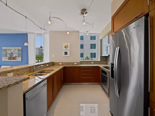 2-bedroom condo for rent in Fort Lauderdale - 2821 N Ocean Boulevard 401s - MondialRealty