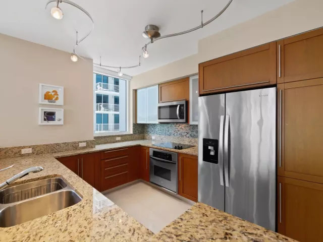 2-bedroom condo for rent in Fort Lauderdale - 2821 N Ocean Boulevard 401s - MondialRealty