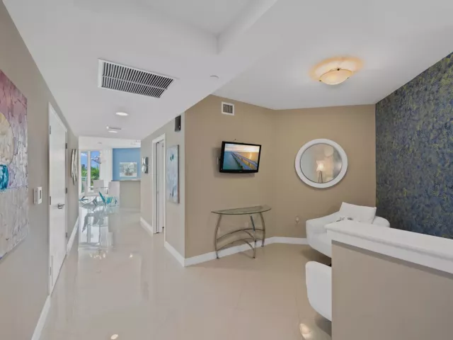 2-bedroom condo for rent in Fort Lauderdale - 2821 N Ocean Boulevard 401s - MondialRealty