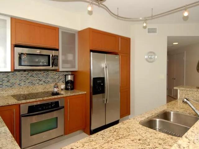 2-bedroom condo for rent in Fort Lauderdale - 2821 N Ocean Boulevard 401s - MondialRealty