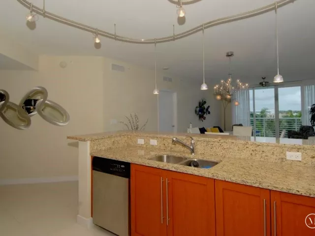 2-bedroom condo for rent in Fort Lauderdale - 2821 N Ocean Boulevard 401s - MondialRealty
