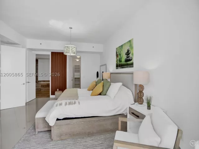 3-bedroom condo for rent in Sunny Isles Beach - 15901 Collins Ave 2807 - MondialRealty