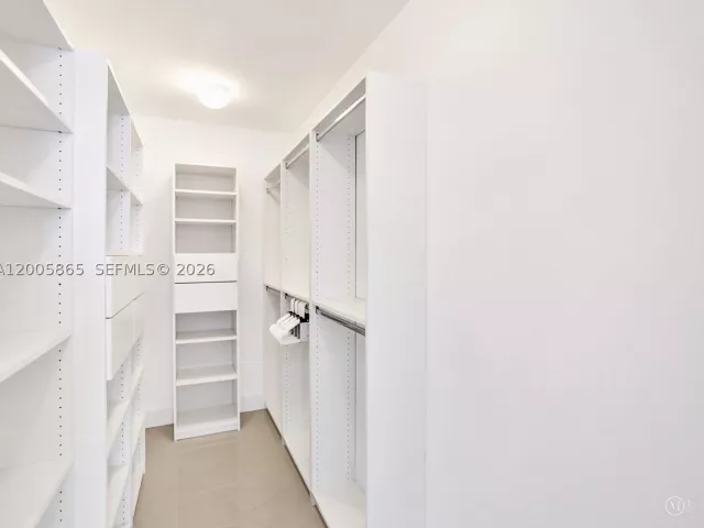 3-bedroom condo for rent in Sunny Isles Beach - 15901 Collins Ave 2807 - MondialRealty