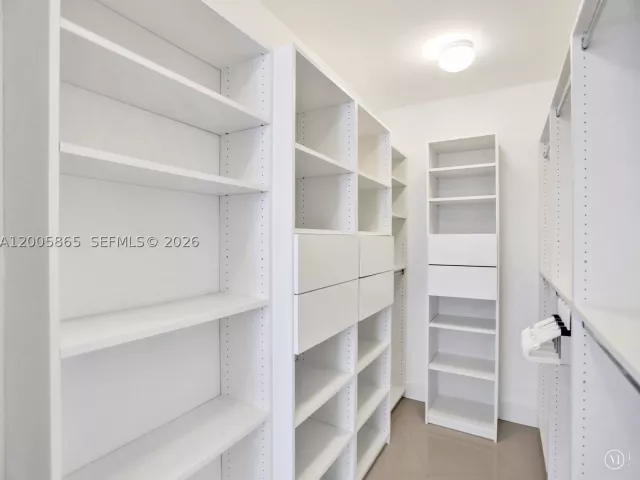 3-bedroom condo for rent in Sunny Isles Beach - 15901 Collins Ave 2807 - MondialRealty