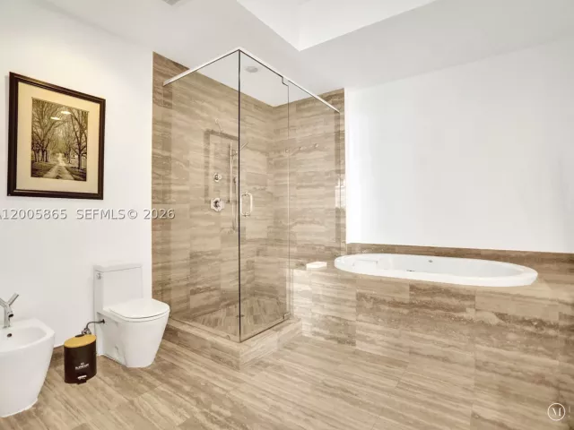 3-bedroom condo for rent in Sunny Isles Beach - 15901 Collins Ave 2807 - MondialRealty