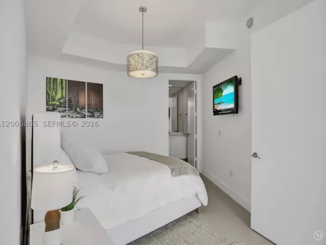 3-bedroom condo for rent in Sunny Isles Beach - 15901 Collins Ave 2807 - MondialRealty