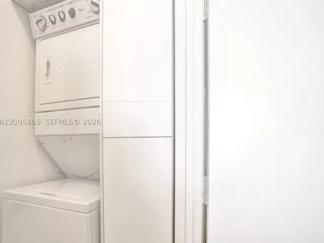 3-bedroom condo for rent in Sunny Isles Beach - 15901 Collins Ave 2807 - MondialRealty