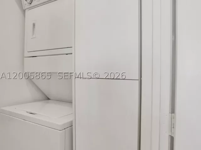 3-bedroom condo for rent in Sunny Isles Beach - 15901 Collins Ave 2807 - MondialRealty