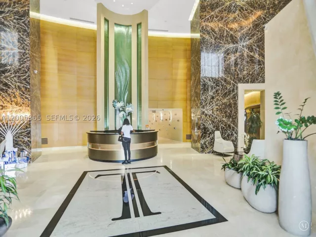 3-bedroom condo for rent in Sunny Isles Beach - 15901 Collins Ave 2807 - MondialRealty