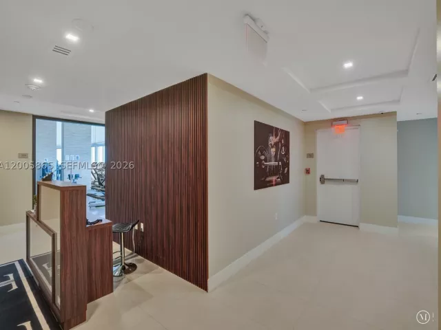 3-bedroom condo for rent in Sunny Isles Beach - 15901 Collins Ave 2807 - MondialRealty
