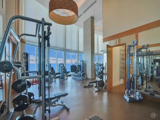 3-bedroom condo for rent in Sunny Isles Beach - 15901 Collins Ave 2807 - MondialRealty