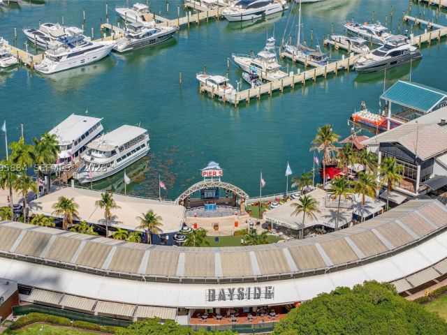 2-bedroom condo for sale in Miami - 244 Biscayne Blvd 3702 - MondialRealty