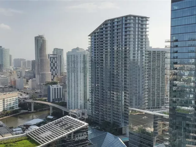 1-bedroom condo for rent in Miami - 55 SW 9th St 3610 - MondialRealty