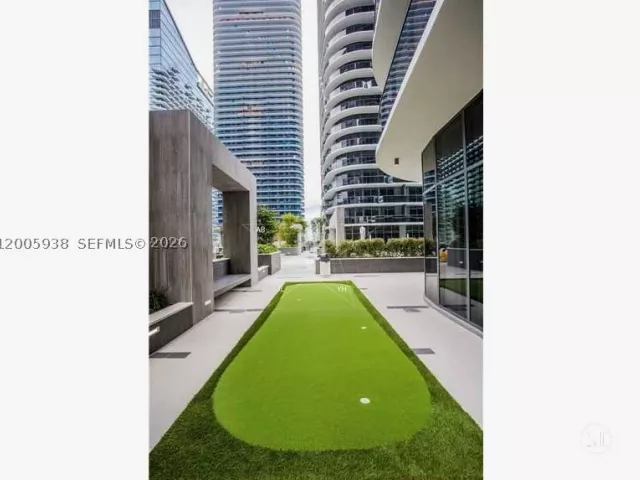 1-bedroom condo for rent in Miami - 55 SW 9th St 3610 - MondialRealty