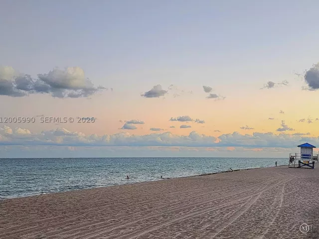 2-bedroom condo for rent in Hollywood - 3505 S Ocean Dr 209 - MondialRealty