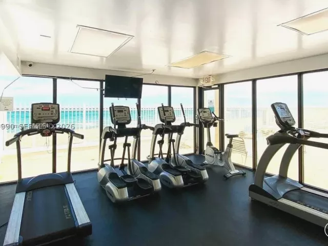2-bedroom condo for rent in Hollywood - 3505 S Ocean Dr 209 - MondialRealty