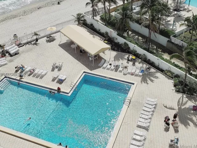 2-bedroom condo for rent in Hollywood - 3505 S Ocean Dr 209 - MondialRealty
