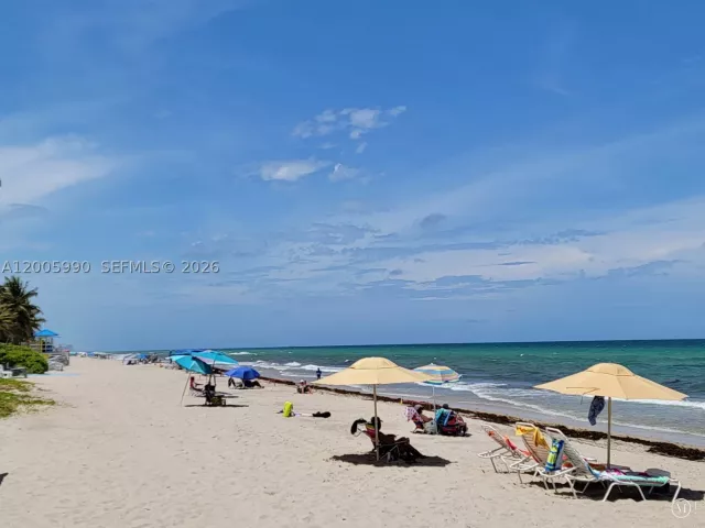 2-bedroom condo for rent in Hollywood - 3505 S Ocean Dr 209 - MondialRealty