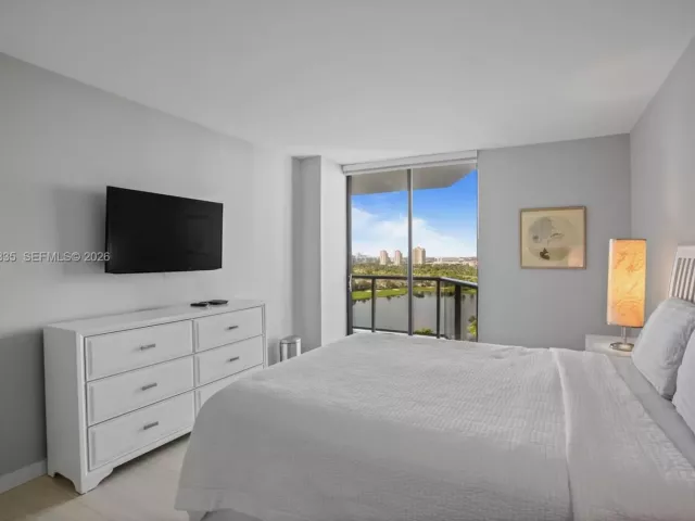 2-bedroom condo for sale in Aventura - 20281 E Country Club Dr 1603 - MondialRealty