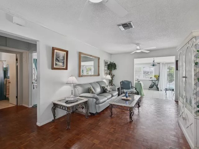 3-bedroom home for sale in Fort Lauderdale - 904 Citrus Isle - MondialRealty