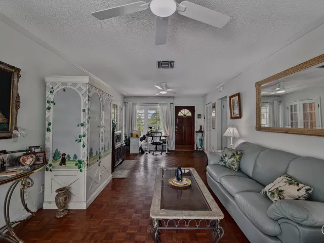3-bedroom home for sale in Fort Lauderdale - 904 Citrus Isle - MondialRealty