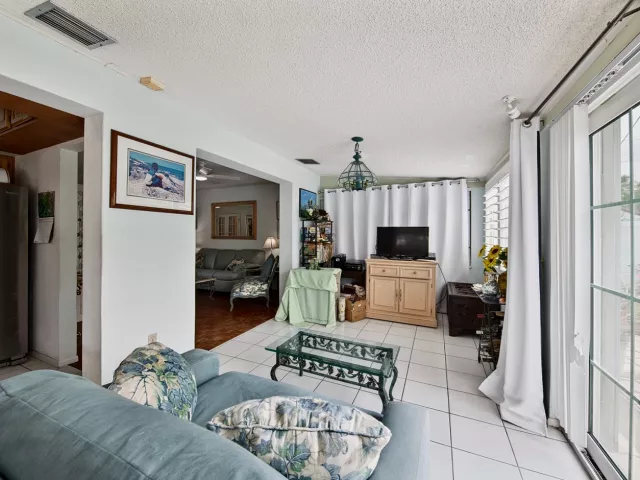 3-bedroom home for sale in Fort Lauderdale - 904 Citrus Isle - MondialRealty