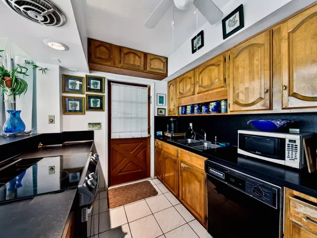 3-bedroom home for sale in Fort Lauderdale - 904 Citrus Isle - MondialRealty