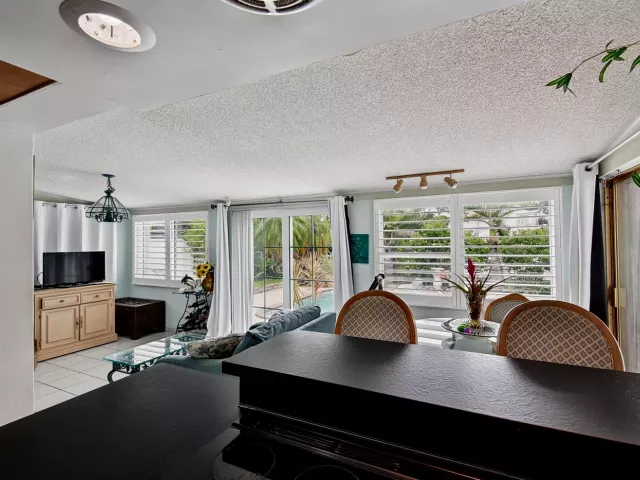 3-bedroom home for sale in Fort Lauderdale - 904 Citrus Isle - MondialRealty