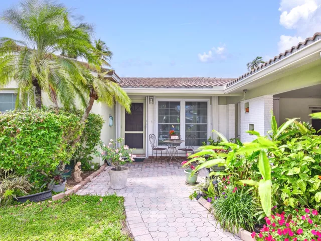 3-bedroom home for sale in Fort Lauderdale - 904 Citrus Isle - MondialRealty