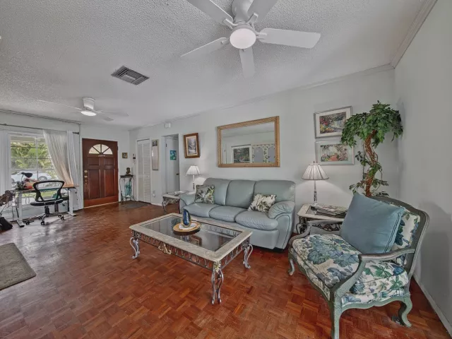 3-bedroom home for sale in Fort Lauderdale - 904 Citrus Isle - MondialRealty