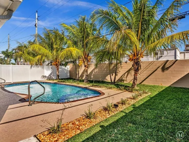 2-bedroom home for rent in Boca Raton - 541 NE 18th Street - MondialRealty