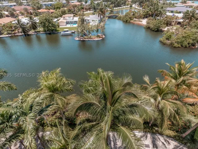 2-bedroom condo for sale in Sunny Isles Beach - 16500 Collins Ave 655 - MondialRealty