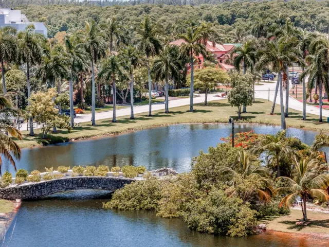 2-bedroom condo for sale in Sunny Isles Beach - 16500 Collins Ave 655 - MondialRealty