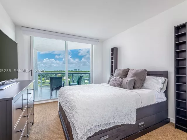 2-bedroom condo for sale in Sunny Isles Beach - 16500 Collins Ave 655 - MondialRealty