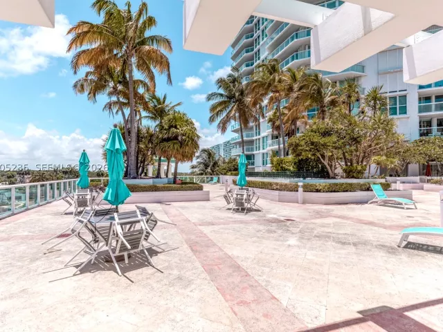2-bedroom condo for sale in Sunny Isles Beach - 16500 Collins Ave 655 - MondialRealty