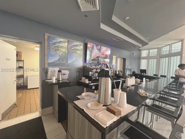 2-bedroom condo for sale in Sunny Isles Beach - 16500 Collins Ave 655 - MondialRealty