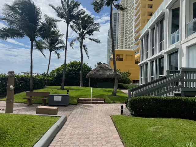 2-bedroom condo for sale in Sunny Isles Beach - 16500 Collins Ave 655 - MondialRealty