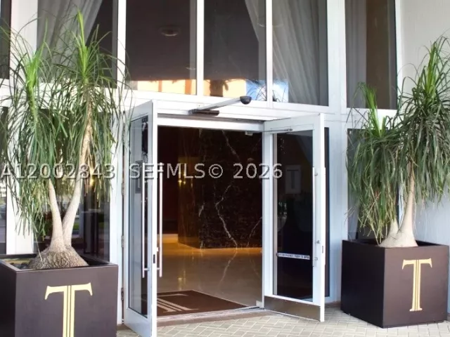 3-bedroom condo for rent in Sunny Isles Beach - 16001 COLLINS AVE 1406 - MondialRealty
