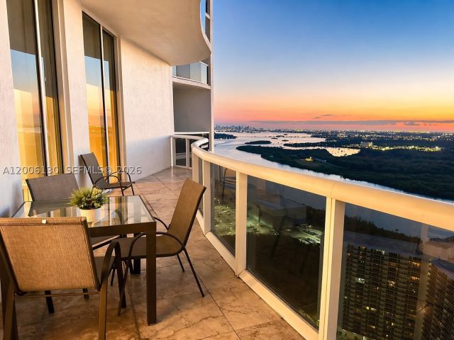 2-bedroom condo for rent in Sunny Isles Beach - 15811 Collins Ave 3805 - MondialRealty