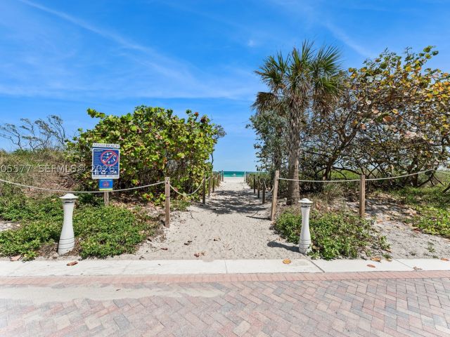 1-bedroom condo for sale in Miami Beach - 5255 Collins Ave 11A - MondialRealty