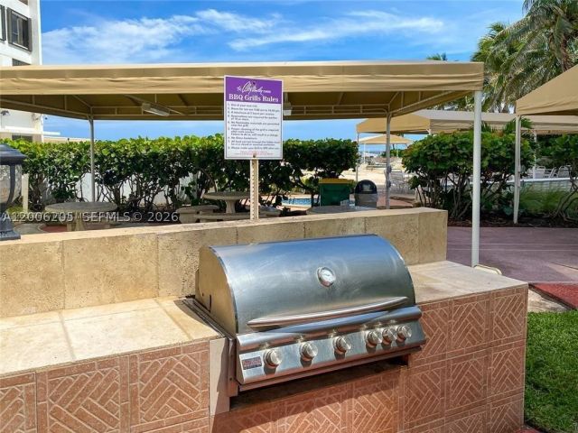 1-bedroom condo for rent in Hollywood - 3505 S Ocean Dr 719 - MondialRealty