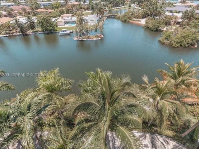 2-bedroom condo for rent in Sunny Isles Beach - 16500 Collins Ave 655 - MondialRealty