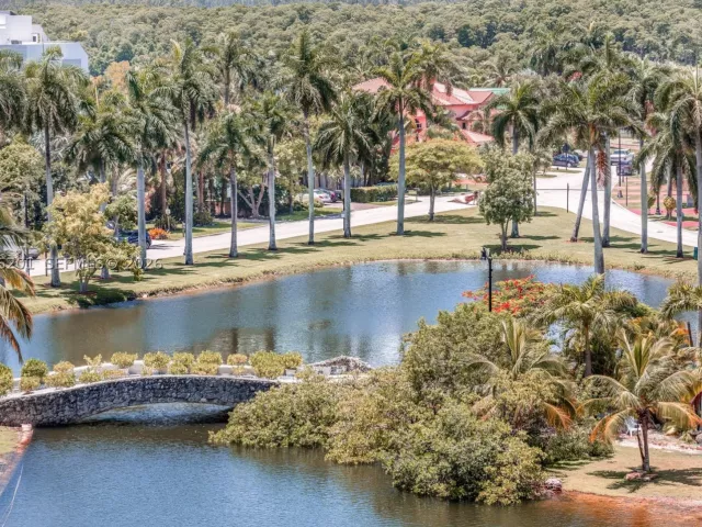 2-bedroom condo for rent in Sunny Isles Beach - 16500 Collins Ave 655 - MondialRealty