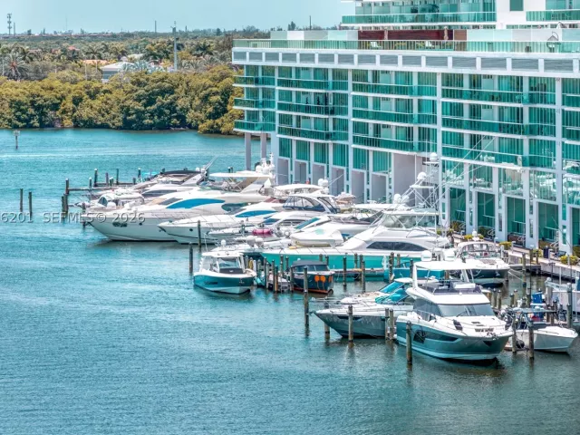 2-bedroom condo for rent in Sunny Isles Beach - 16500 Collins Ave 655 - MondialRealty