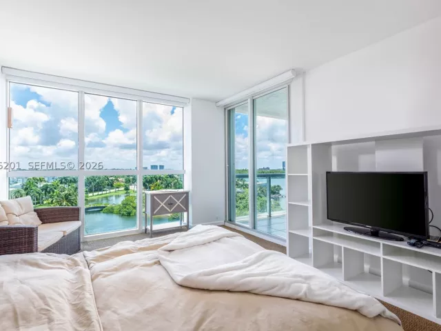 2-bedroom condo for rent in Sunny Isles Beach - 16500 Collins Ave 655 - MondialRealty