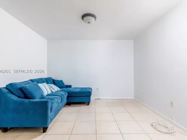 2-bedroom condo for rent in Sunny Isles Beach - 16500 Collins Ave 655 - MondialRealty