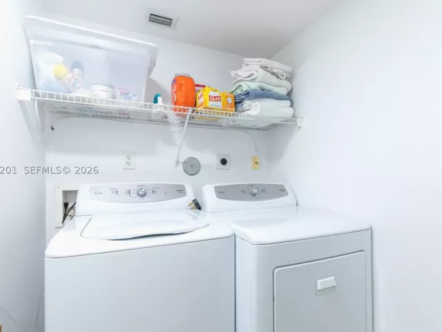 2-bedroom condo for rent in Sunny Isles Beach - 16500 Collins Ave 655 - MondialRealty