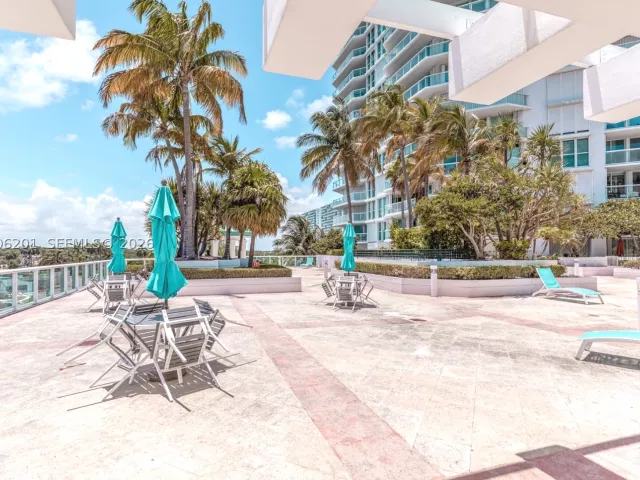 2-bedroom condo for rent in Sunny Isles Beach - 16500 Collins Ave 655 - MondialRealty