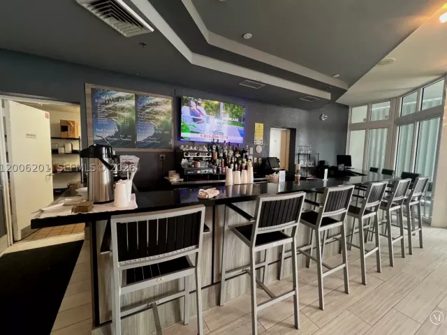 2-bedroom condo for rent in Sunny Isles Beach - 16500 Collins Ave 655 - MondialRealty